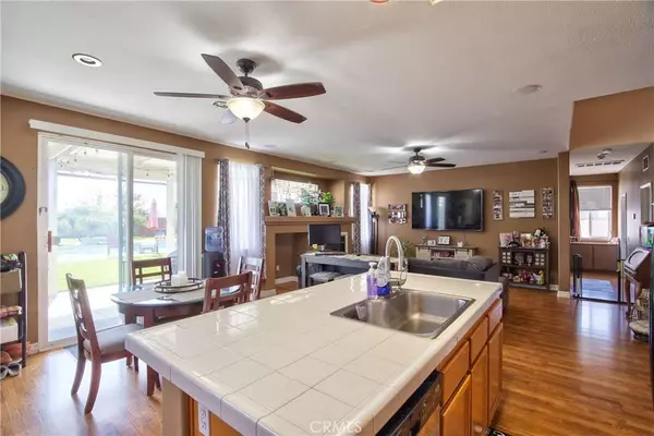 921 Hemingway DR, Corona, CA 92878