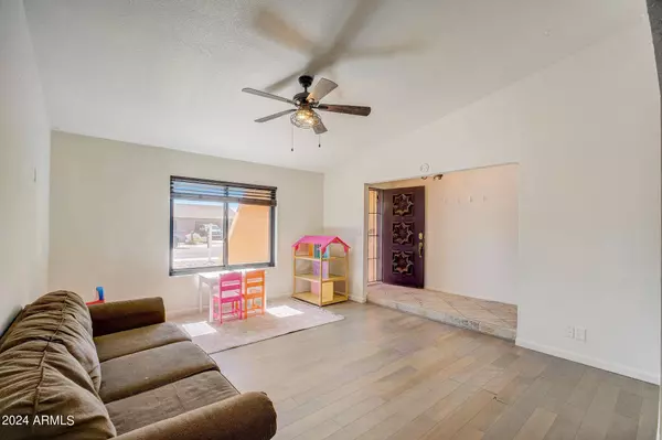 4438 W SHAW BUTTE Drive, Glendale, AZ 85304