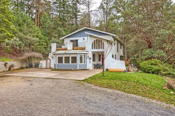 2109 Knowles Rd, Medford, OR 97501
