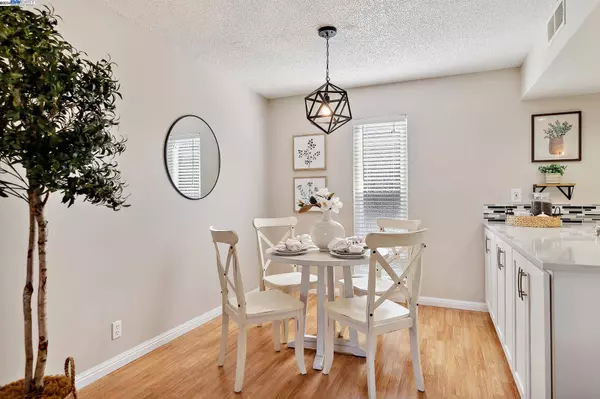 5474 Roundtree Pl #I, Concord, CA 94521