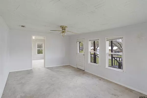 702 W Paschal, Troup, TX 75789