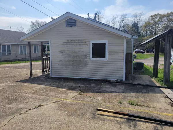 1317 W 4th St, Laurel, MS 39440