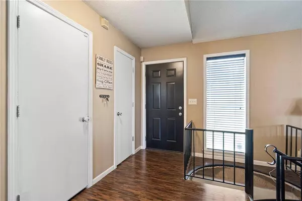 12326 S Locust CIR, Olathe, KS 66062