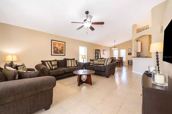 557 GLENEAGLES DR, Davenport, FL 33897