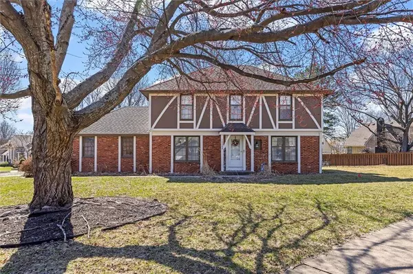 10302 Caenen DR, Overland Park, KS 66215