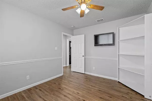 1114 Stone Creek Drive, Mansfield, TX 76063