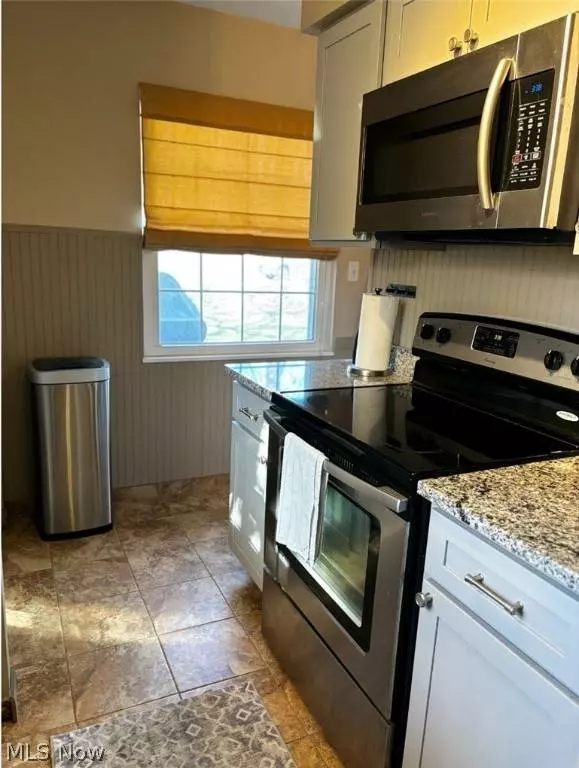 2514 Raber RD #4A, Uniontown, OH 44685