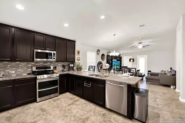 9819 Red Iron Crk, Converse, TX 78109