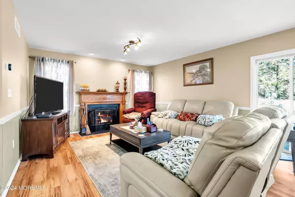 1611 Chaucer Lane, Toms River, NJ 08755