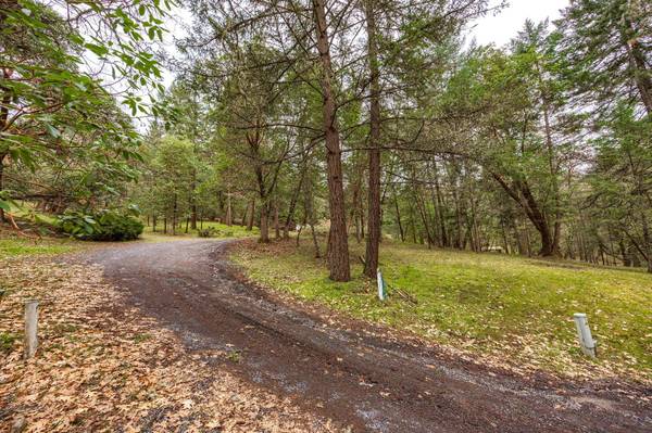 2109 Knowles Rd, Medford, OR 97501