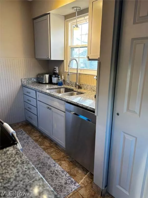 2514 Raber RD #4A, Uniontown, OH 44685