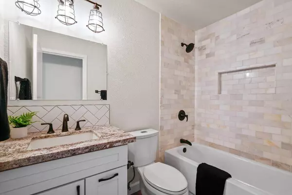 5883 Sparas ST, Loomis, CA 95650