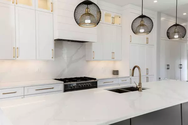 625 26 ST NW, Calgary, AB T2N 4X6