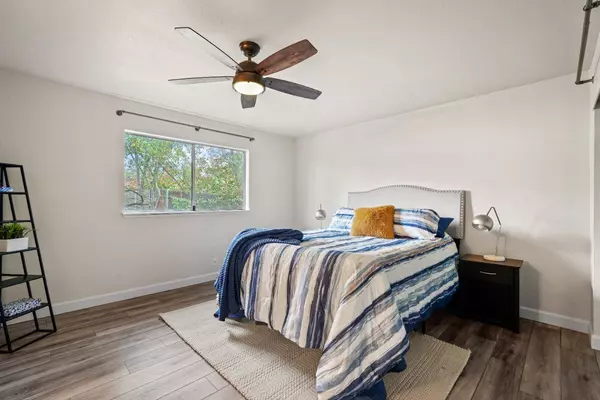 5883 Sparas ST, Loomis, CA 95650