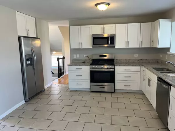 410 Ogden Falls BLVD, Oswego, IL 60543