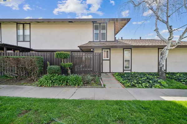 5474 Roundtree Pl #I, Concord, CA 94521