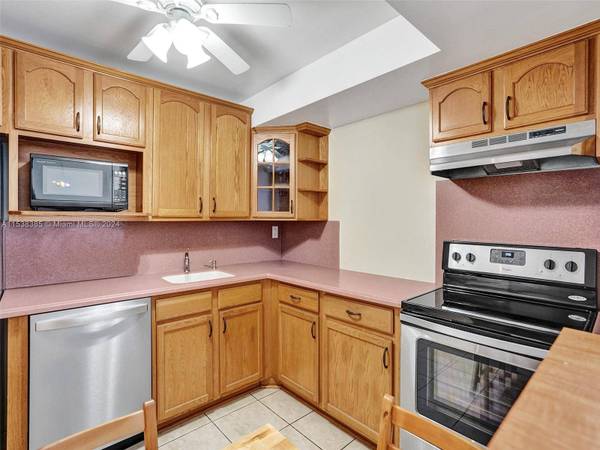 2001 Atlantic Shores Blvd #419, Hallandale Beach, FL 33009