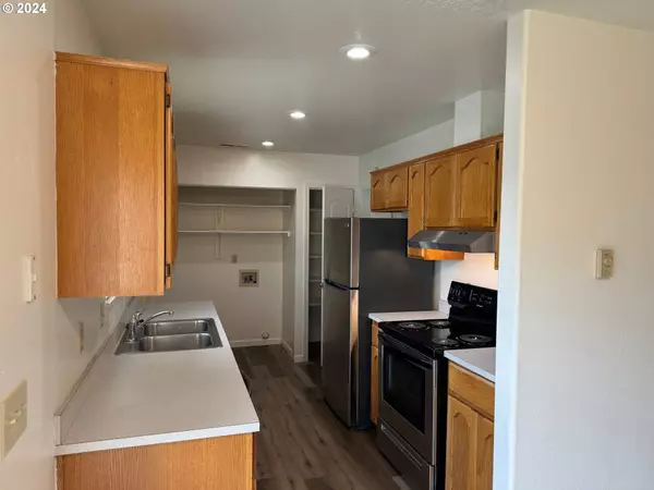 306 34TH AVE SE, Albany, OR 97322