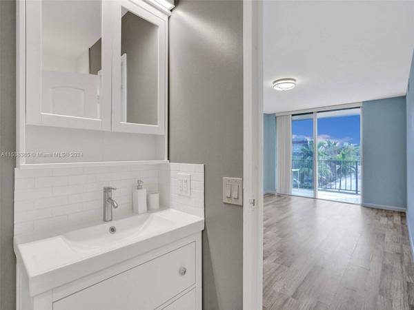 2001 Atlantic Shores Blvd #419, Hallandale Beach, FL 33009