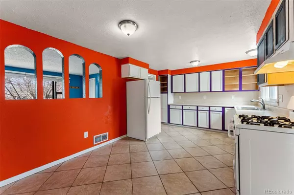 822 Geneva ST, Aurora, CO 80010