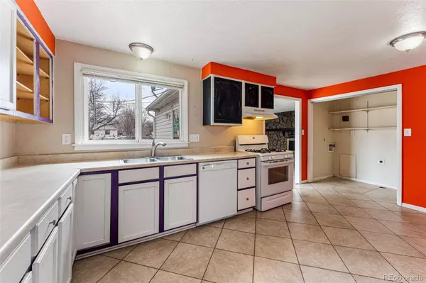 822 Geneva ST, Aurora, CO 80010