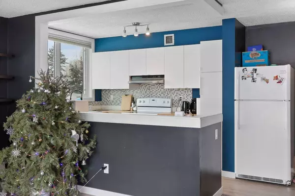 2909 17 AVE SW #305, Calgary, AB T3E 0B1