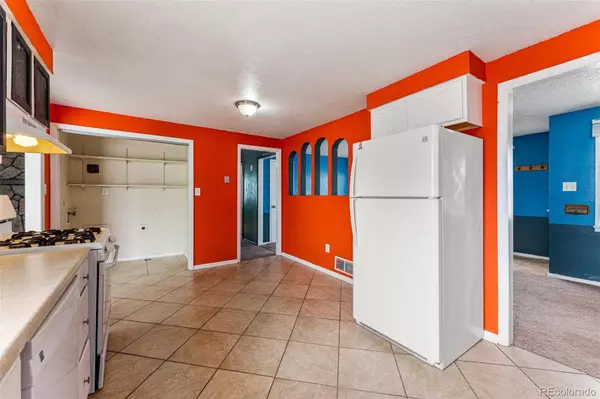 822 Geneva ST, Aurora, CO 80010