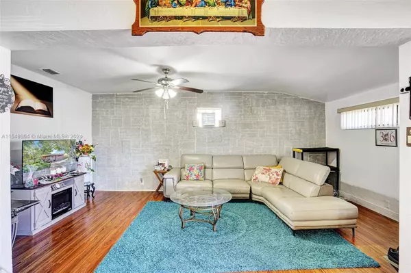 2730 Funston St, Hollywood, FL 33020