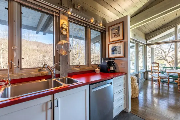 73 Dorset Orchard RD, Dorset, VT 05251