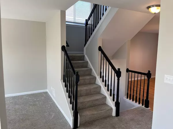 410 Ogden Falls Boulevard, Oswego, IL 60543