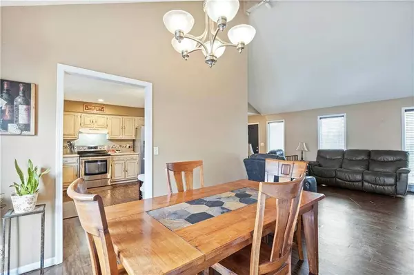 12326 S Locust CIR, Olathe, KS 66062