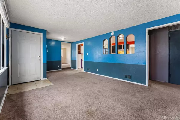 822 Geneva ST, Aurora, CO 80010