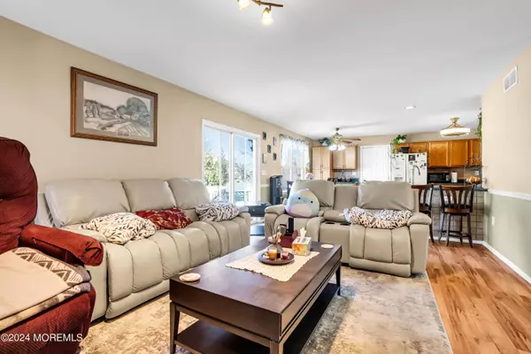 1611 Chaucer Lane, Toms River, NJ 08755