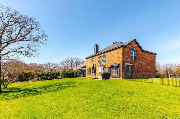 552 Briaroaks Drive, Lake Dallas, TX 75065