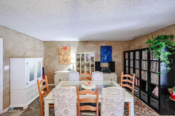 2105 W OBISPO Avenue, Mesa, AZ 85202