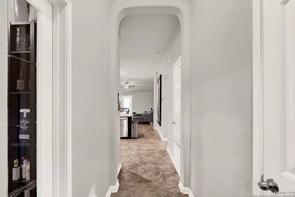 9819 Red Iron Crk, Converse, TX 78109