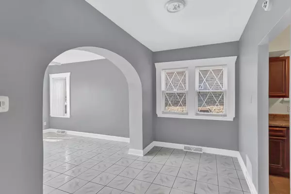 4428 W Rice ST, Chicago, IL 60651