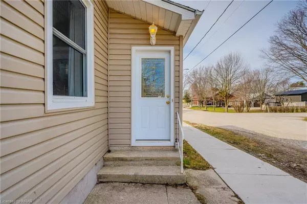 17 Henrie Street, Moorefield, ON N0G 2K0