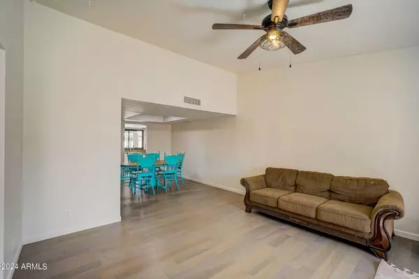 4438 W SHAW BUTTE Drive, Glendale, AZ 85304