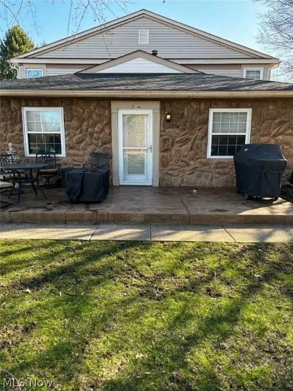 2514 Raber RD #4A, Uniontown, OH 44685