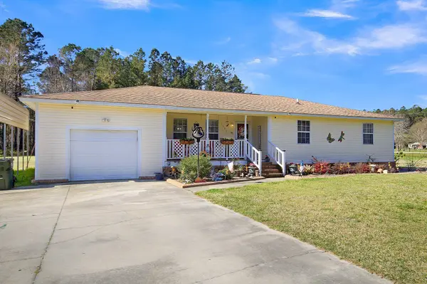 1593 E Church St, Bonneau, SC 29431