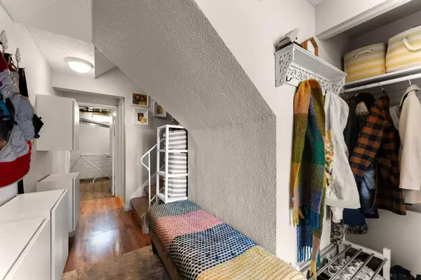 9803 24 ST SW #1103, Calgary, AB T2V 1S5