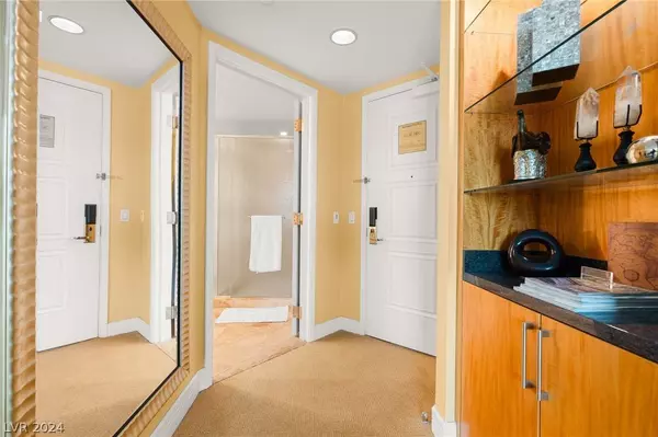 2000 N Fashion Show Drive #2405, Las Vegas, NV 89109