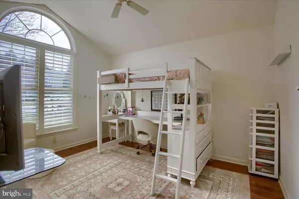 1814 MEADOW RIDGE DR, Hummelstown, PA 17036