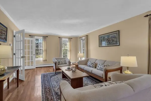 8 Harper Cir, Andover, MA 01810