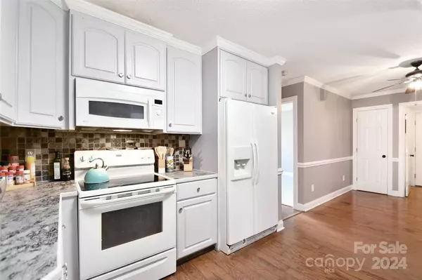 1543 Crowders Woods DR, Gastonia, NC 28052