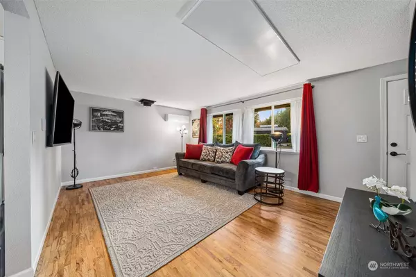 1104 Eleanor CT, Steilacoom, WA 98388