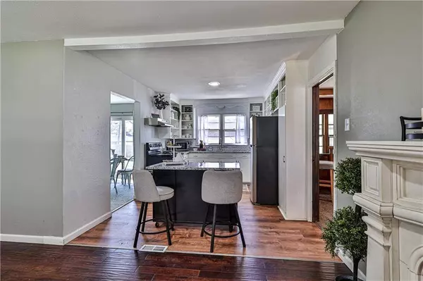 8705 E 74th ST, Kansas City, MO 64133