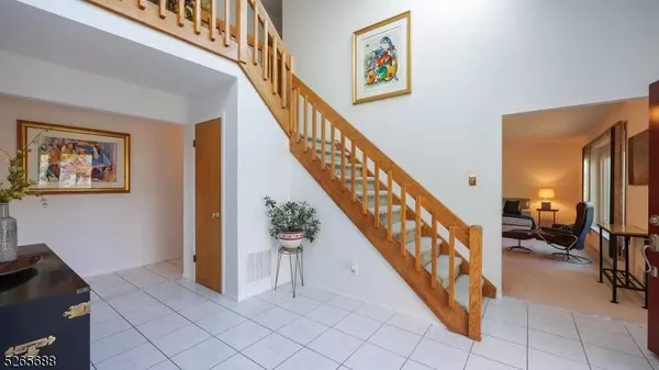 16 Pembroke Ter, Hillsborough Twp., NJ 08844