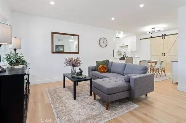 190 N Donneybrooke ST, Orange, CA 92868